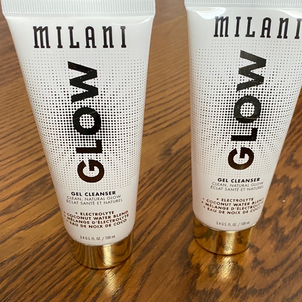 Milani Glow Gel Cleanser with Gold Accents